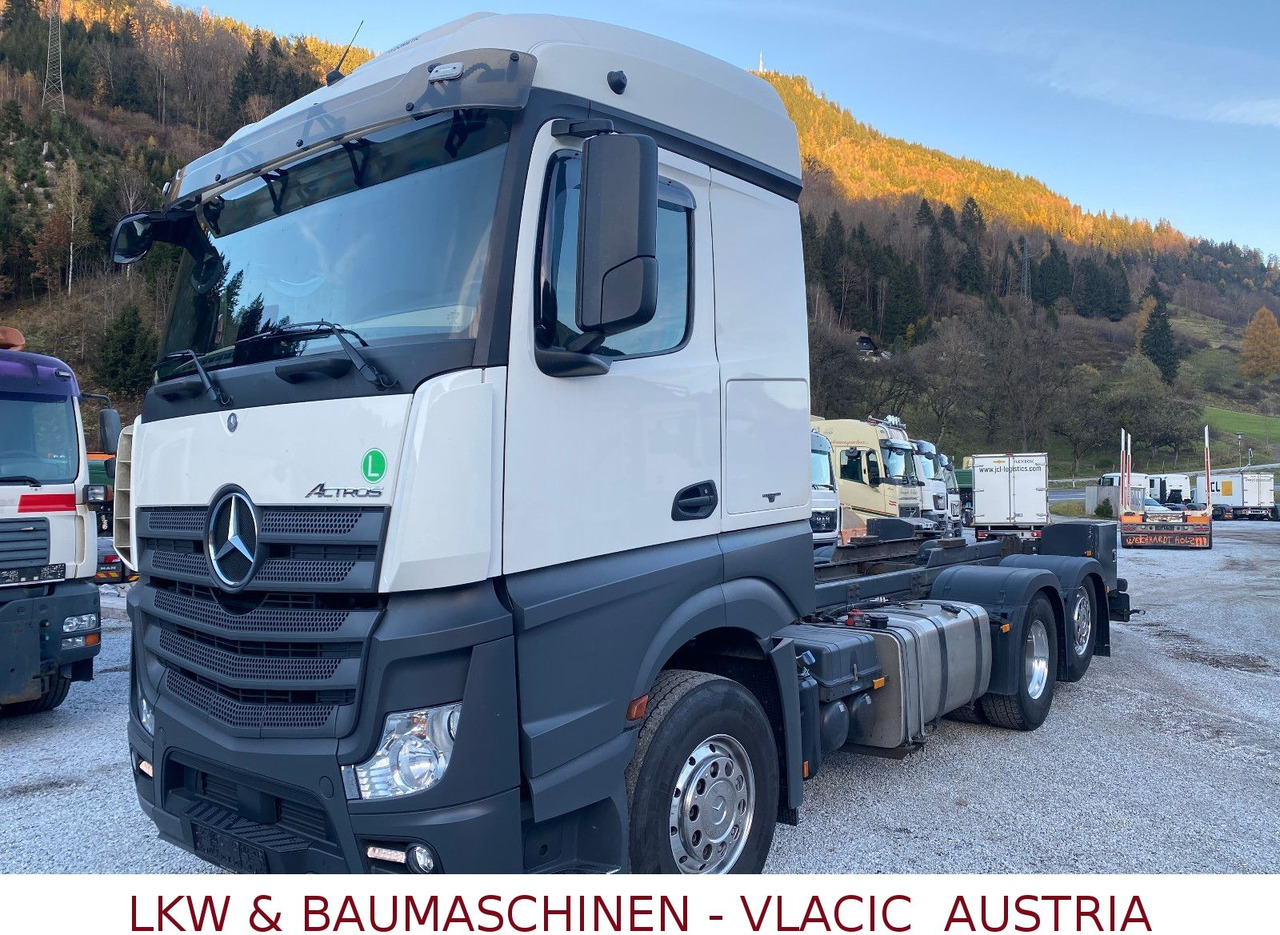 Mercedes-Benz Actros 963-0-C - Tankbil: bilde 1 Mercedes-Benz Actros 963-0-C - Tankbil: bilde 1
