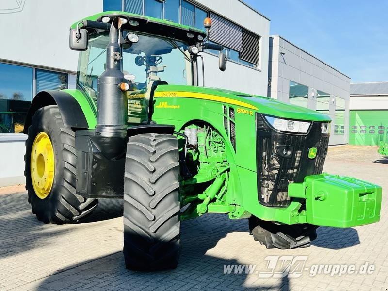 John Deere 8320R E23-PowerShift - Traktor: bilde 2 John Deere 8320R E23-PowerShift - Traktor: bilde 2