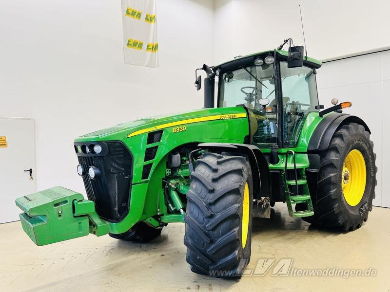 John Deere 8330 PowerShift - Traktor: bilde 1 John Deere 8330 PowerShift - Traktor: bilde 1