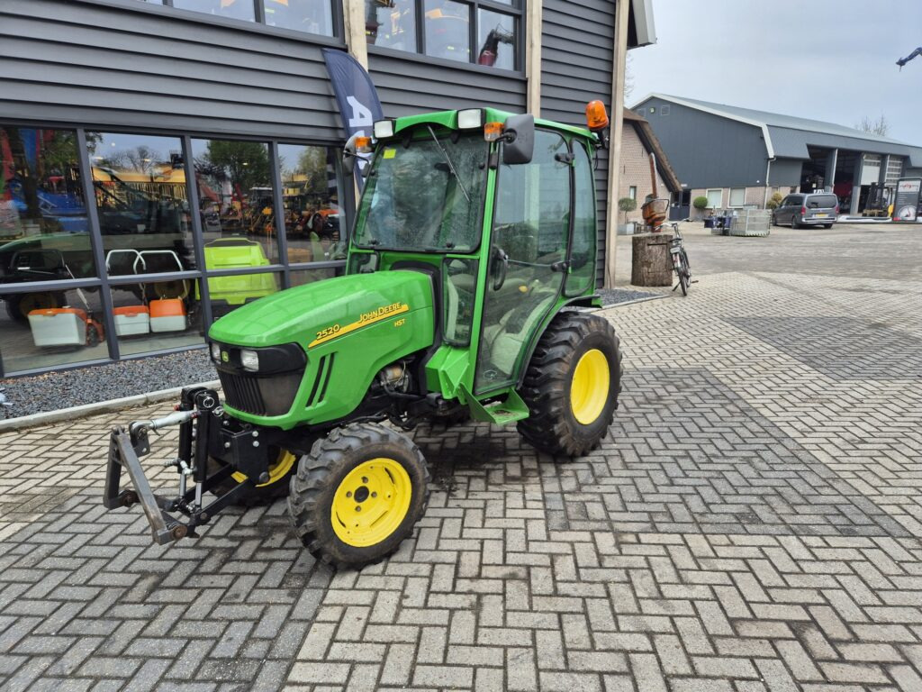 JOHN DEERE 2520 - Minitraktor: bilde 2 JOHN DEERE 2520 - Minitraktor: bilde 2