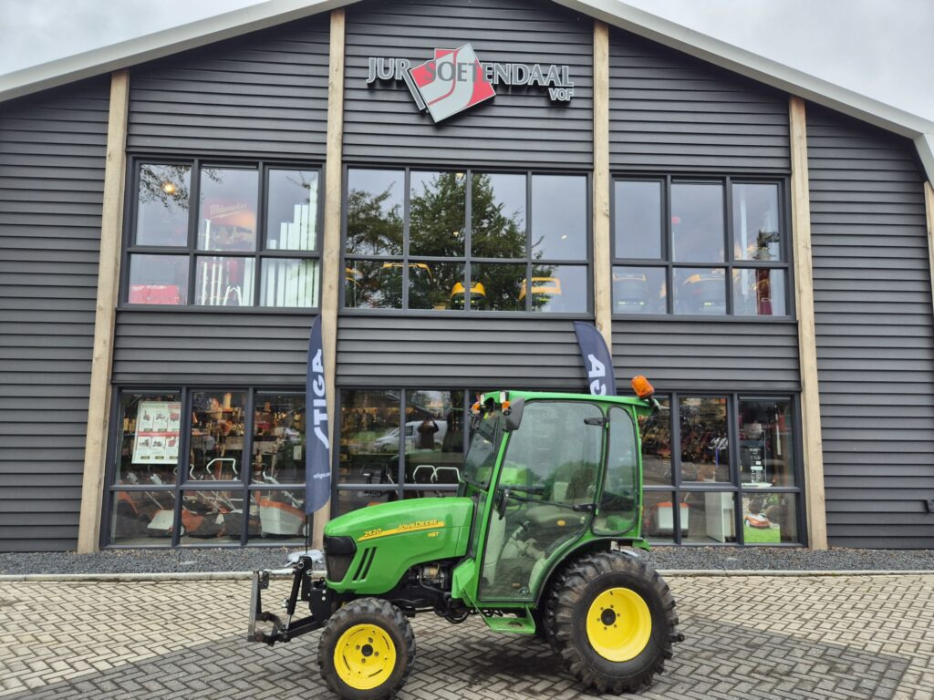 JOHN DEERE 2520 - Minitraktor: bilde 1 JOHN DEERE 2520 - Minitraktor: bilde 1