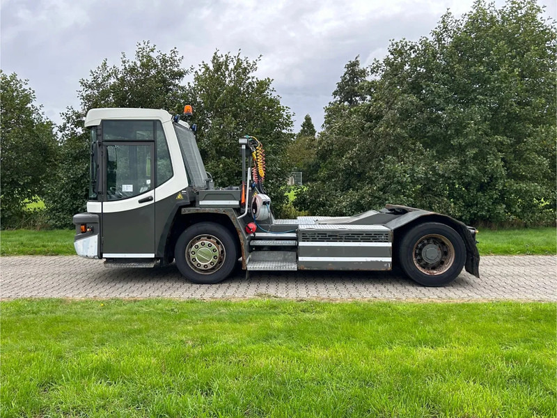 Terberg DT 183 | DISTRIBUTION TERMINAL | 8949 HOURS !!!! | LOW STEPS - Terminaltraktor: bilde 3 Terberg DT 183 | DISTRIBUTION TERMINAL | 8949 HOURS !!!! | LOW STEPS - Terminaltraktor: bilde 3