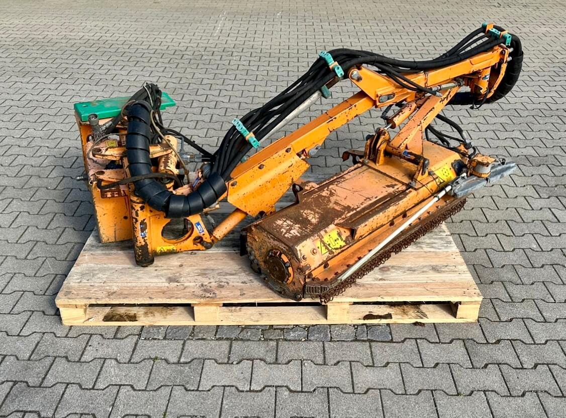 Unimog Randstreifenmulcher Mulag MRK 300 - Armklipper: bilde 1 Unimog Randstreifenmulcher Mulag MRK 300 - Armklipper: bilde 1
