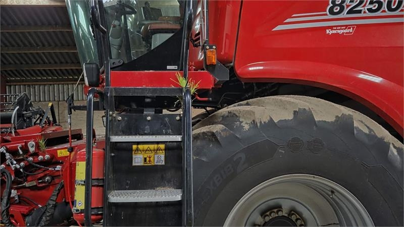 Case IH 8250 Axial-Flow med 35fod Varicut skærebord. Dansk - Skurtresker: bilde 2 Case IH 8250 Axial-Flow med 35fod Varicut skærebord. Dansk - Skurtresker: bilde 2