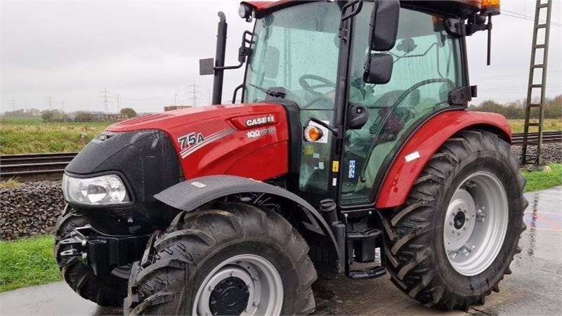 Case IH Farmall 75 A Koblingsfrit vendegear og brede hjul. - Traktor: bilde 4 Case IH Farmall 75 A Koblingsfrit vendegear og brede hjul. - Traktor: bilde 4