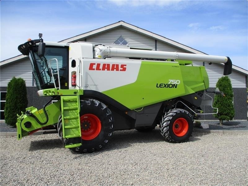 Claas LEXION 750 Gårdmaskine med V900 skærebord. - Skurtresker: bilde 1 Claas LEXION 750 Gårdmaskine med V900 skærebord. - Skurtresker: bilde 1
