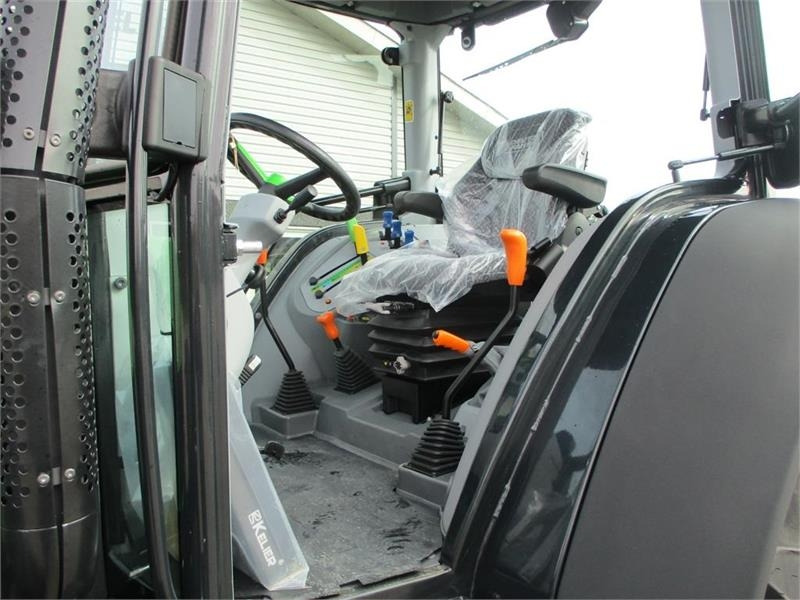 Deutz-fahr Agrofarm 115G New and Unused tractor with 30F+30R - Traktor: bilde 5 Deutz-fahr Agrofarm 115G New and Unused tractor with 30F+30R - Traktor: bilde 5