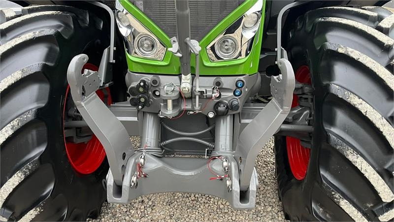 Fendt 828 Vario S4 Profi Plus Med frontlift - Traktor: bilde 4 Fendt 828 Vario S4 Profi Plus Med frontlift - Traktor: bilde 4