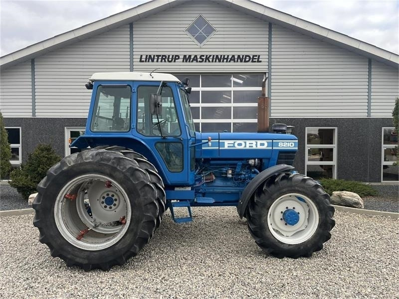 Ford 8210 En rigtig velholdt klassiker med tvillinghjul - Traktor: bilde 2 Ford 8210 En rigtig velholdt klassiker med tvillinghjul - Traktor: bilde 2