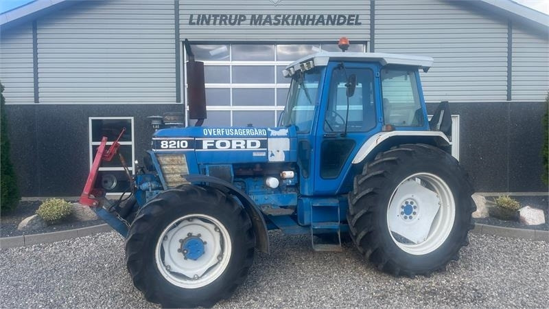 Ford 8210 Force II Med frontlift - Traktor: bilde 1 Ford 8210 Force II Med frontlift - Traktor: bilde 1