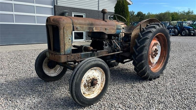 Fordson Major Motoren mangler, men mange god dele. - Traktor: bilde 3 Fordson Major Motoren mangler, men mange god dele. - Traktor: bilde 3