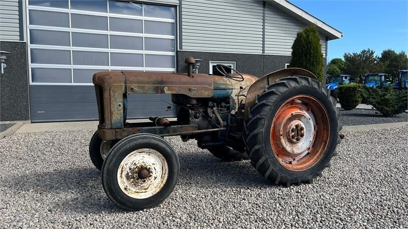 Fordson Major Motoren mangler, men mange god dele. - Traktor: bilde 2 Fordson Major Motoren mangler, men mange god dele. - Traktor: bilde 2