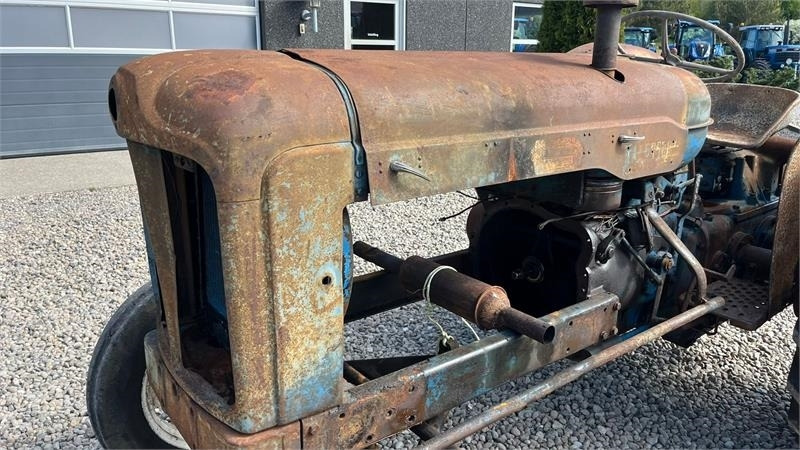 Fordson Major Motoren mangler, men mange god dele. - Traktor: bilde 4 Fordson Major Motoren mangler, men mange god dele. - Traktor: bilde 4
