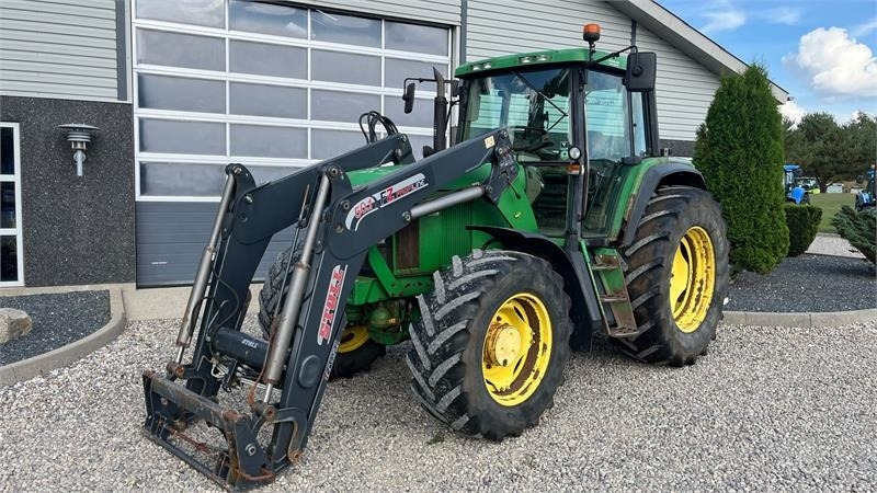 John Deere 6910 Auto Quad II-TLS Med frontlæsser - Traktor: bilde 2 John Deere 6910 Auto Quad II-TLS Med frontlæsser - Traktor: bilde 2