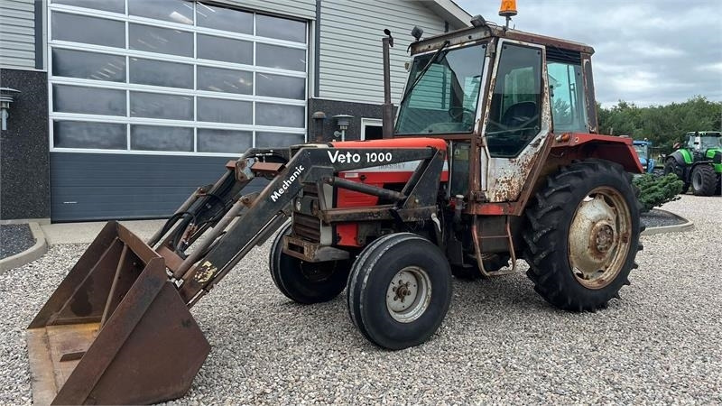 Massey Ferguson 690 Speedshift med frontlæsser - Traktor: bilde 2 Massey Ferguson 690 Speedshift med frontlæsser - Traktor: bilde 2
