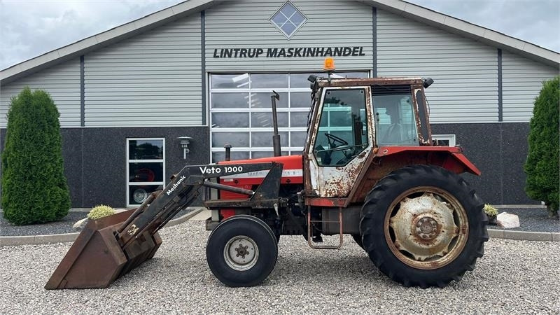 Massey Ferguson 690 Speedshift med frontlæsser - Traktor: bilde 1 Massey Ferguson 690 Speedshift med frontlæsser - Traktor: bilde 1