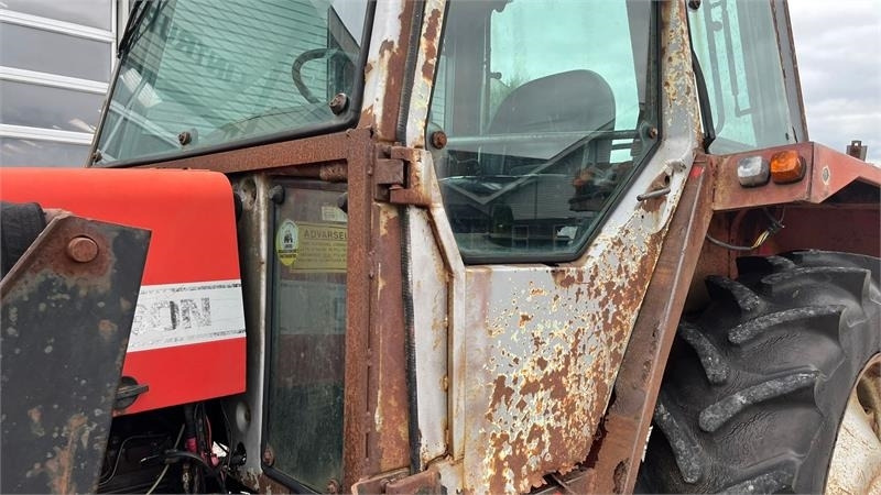 Massey Ferguson 690 Speedshift med frontlæsser - Traktor: bilde 5 Massey Ferguson 690 Speedshift med frontlæsser - Traktor: bilde 5