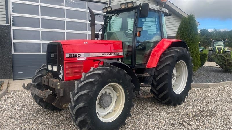 Massey Ferguson 8120 DYNA 4 Med frontlift - Traktor: bilde 2 Massey Ferguson 8120 DYNA 4 Med frontlift - Traktor: bilde 2