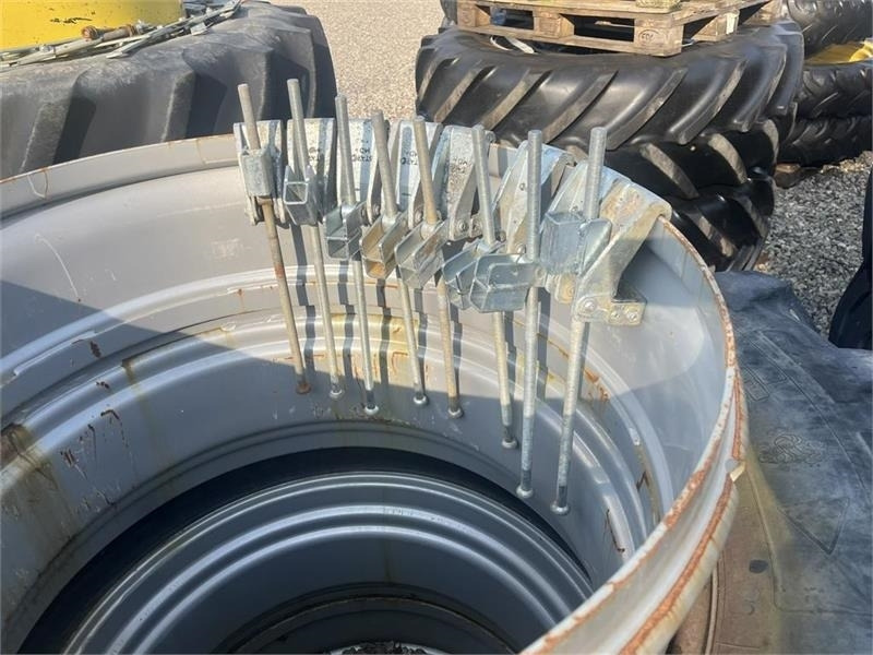 Michelin 20.8R38 Sølv med ring og 8 MD+ låse - Dekk for Landbruksteknikk: bilde 2 Michelin 20.8R38 Sølv med ring og 8 MD+ låse - Dekk for Landbruksteknikk: bilde 2