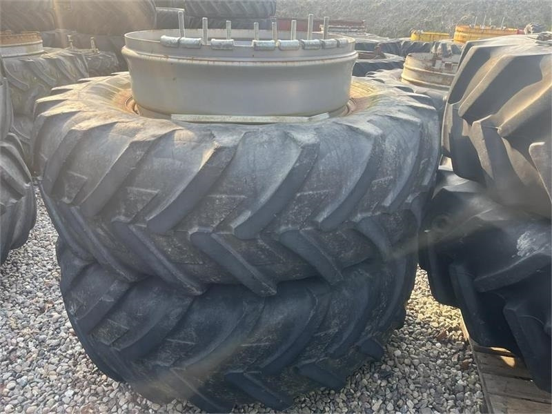 Michelin 20.8R38 Sølv med ring og 8 MD+ låse - Komplett hjul for Landbruksteknikk: bilde 1 Michelin 20.8R38 Sølv med ring og 8 MD+ låse - Komplett hjul for Landbruksteknikk: bilde 1