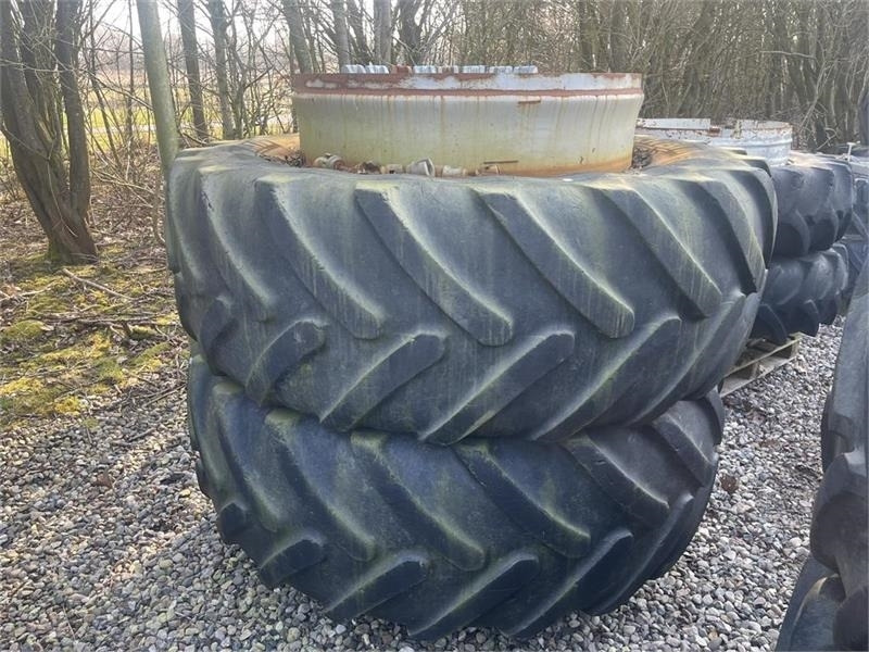 Michelin 650/65R42 Sølv med ring og 8 HD+ låse og øjer til - Komplett hjul for Landbruksteknikk: bilde 1 Michelin 650/65R42 Sølv med ring og 8 HD+ låse og øjer til - Komplett hjul for Landbruksteknikk: bilde 1