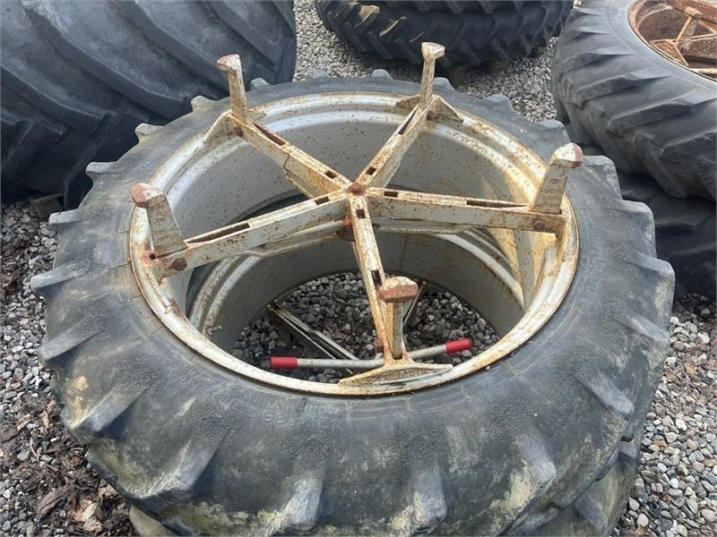 Pirelli 12,4R36 Molcon 5 arme bred - Dekk for Landbruksteknikk: bilde 2 Pirelli 12,4R36 Molcon 5 arme bred - Dekk for Landbruksteknikk: bilde 2