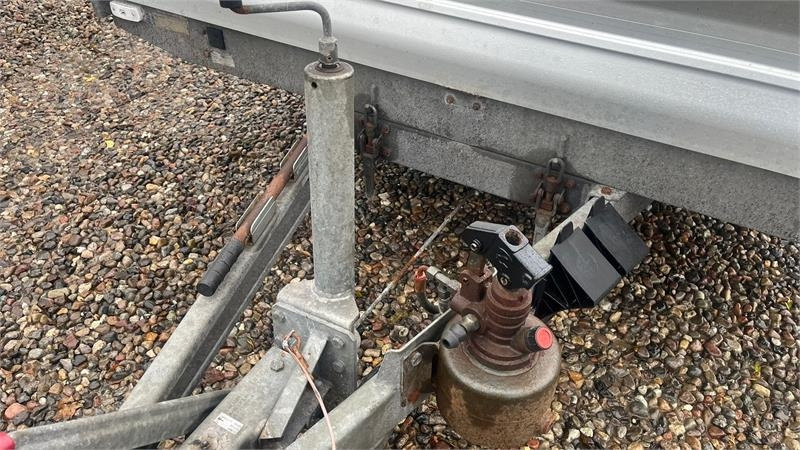 Selandia Maskintrailer med vip og rampe med hydrau - Planhenger/ Flathenger: bilde 4 Selandia Maskintrailer med vip og rampe med hydrau - Planhenger/ Flathenger: bilde 4