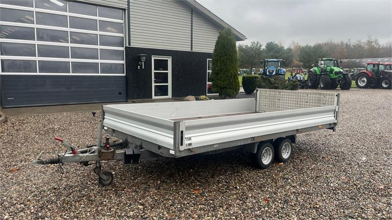 Selandia Maskintrailer med vip og rampe med hydrau - Planhenger/ Flathenger: bilde 2 Selandia Maskintrailer med vip og rampe med hydrau - Planhenger/ Flathenger: bilde 2