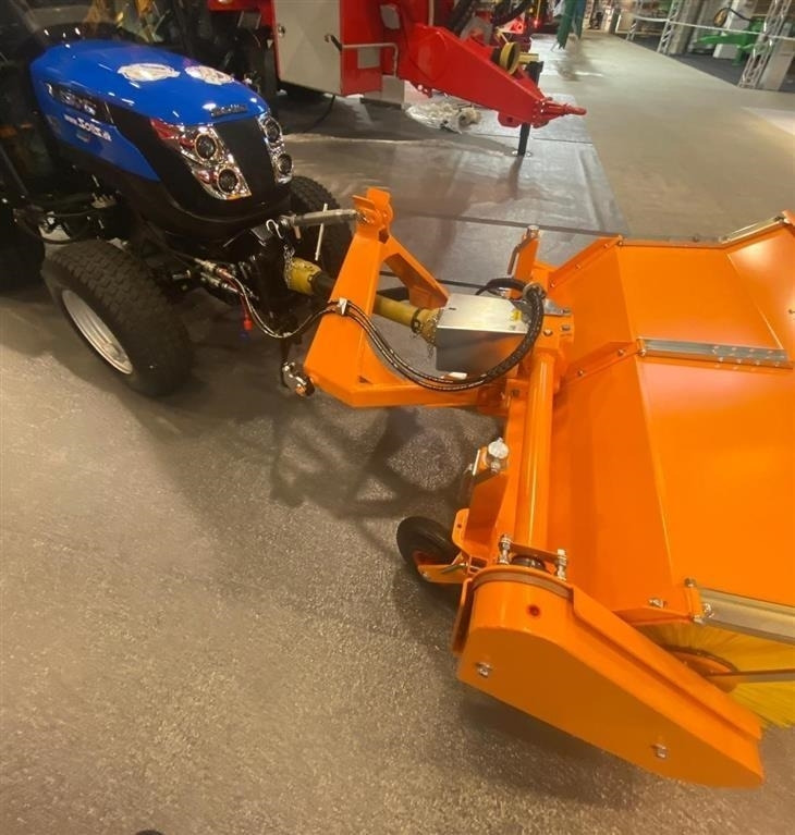 Solis H26 HST SnowEdition med Thyregod TK 1600 kost på  - Traktor: bilde 4 Solis H26 HST SnowEdition med Thyregod TK 1600 kost på  - Traktor: bilde 4