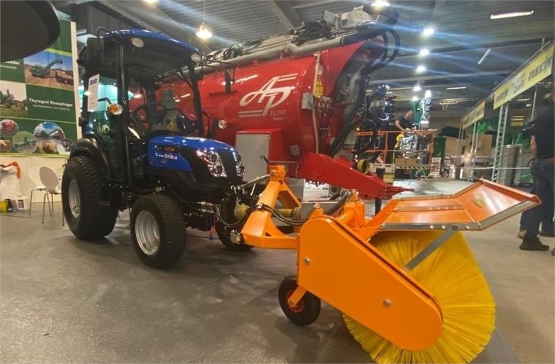 Solis H26 HST SnowEdition med Thyregod TK 1600 kost på  - Traktor: bilde 2 Solis H26 HST SnowEdition med Thyregod TK 1600 kost på  - Traktor: bilde 2