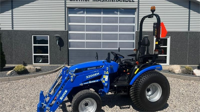 Solis H26 HST Turfdæk og Frontlæsser - Traktor: bilde 1 Solis H26 HST Turfdæk og Frontlæsser - Traktor: bilde 1