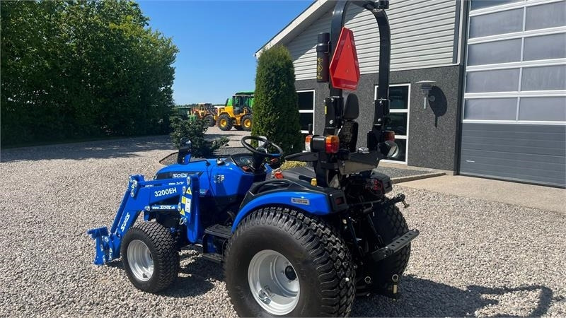 Solis H26 HST Turfdæk og Frontlæsser - Traktor: bilde 3 Solis H26 HST Turfdæk og Frontlæsser - Traktor: bilde 3