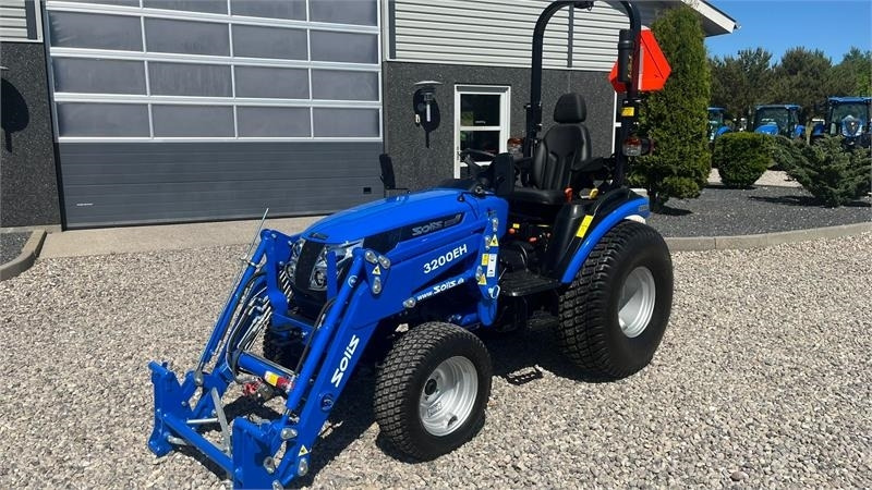 Solis H26 HST Turfdæk og Frontlæsser - Traktor: bilde 2 Solis H26 HST Turfdæk og Frontlæsser - Traktor: bilde 2