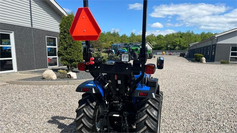 Solis S26 6+2 Gearmaskine med Servostyring og brede trak - Traktor: bilde 4 Solis S26 6+2 Gearmaskine med Servostyring og brede trak - Traktor: bilde 4