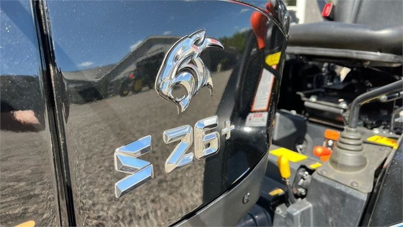 Solis S26 6+2 gearmaskine Limited Edition i sort med bre - Kommunale traktor: bilde 5 Solis S26 6+2 gearmaskine Limited Edition i sort med bre - Kommunale traktor: bilde 5