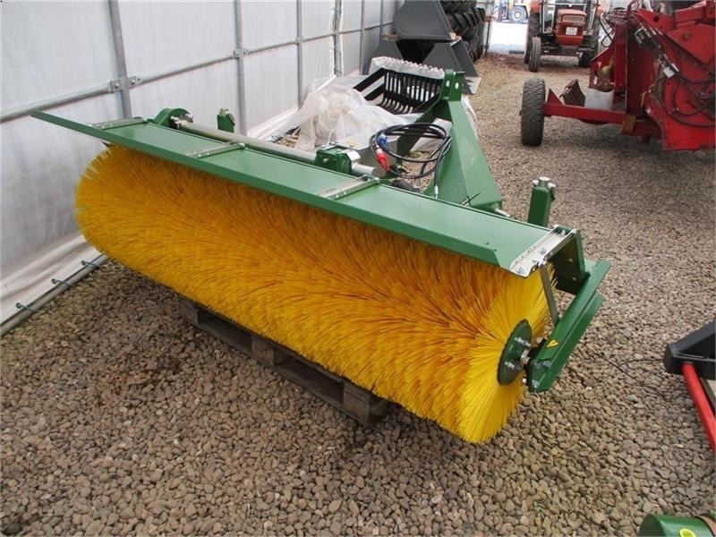 Thyregod TK 2300 TK2300 Med hydraulisk sving og PTO-træk - Kostemaskin for Landbruksteknikk: bilde 1 Thyregod TK 2300 TK2300 Med hydraulisk sving og PTO-træk - Kostemaskin for Landbruksteknikk: bilde 1
