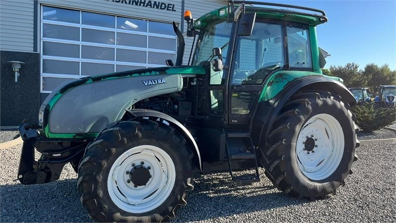 Valtra T130 med 3.5ton frontlift - Traktor: bilde 2 Valtra T130 med 3.5ton frontlift - Traktor: bilde 2