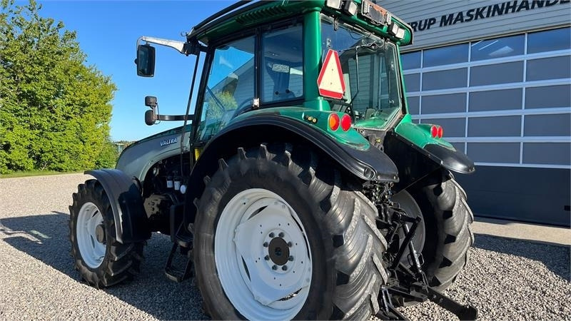 Valtra T130 med 3.5ton frontlift - Traktor: bilde 5 Valtra T130 med 3.5ton frontlift - Traktor: bilde 5