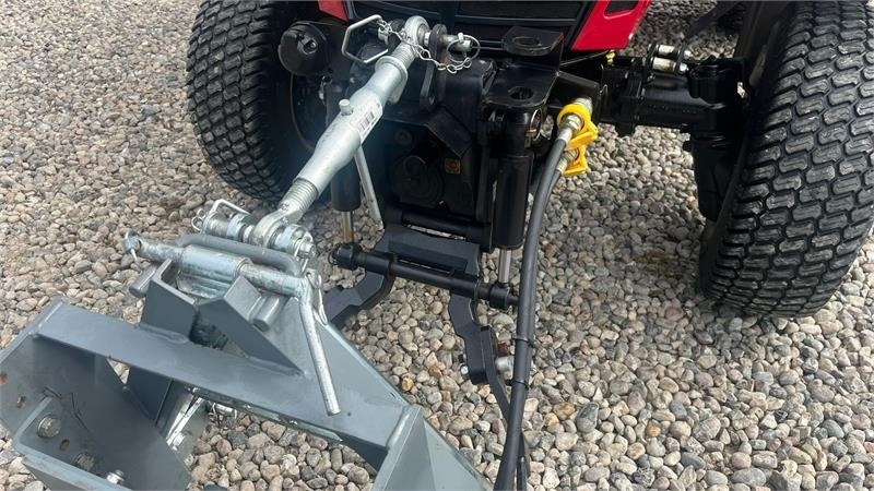 Yanmar YT 235H 4WD Snow Edition med sneplov og spreder - Traktor: bilde 4 Yanmar YT 235H 4WD Snow Edition med sneplov og spreder - Traktor: bilde 4