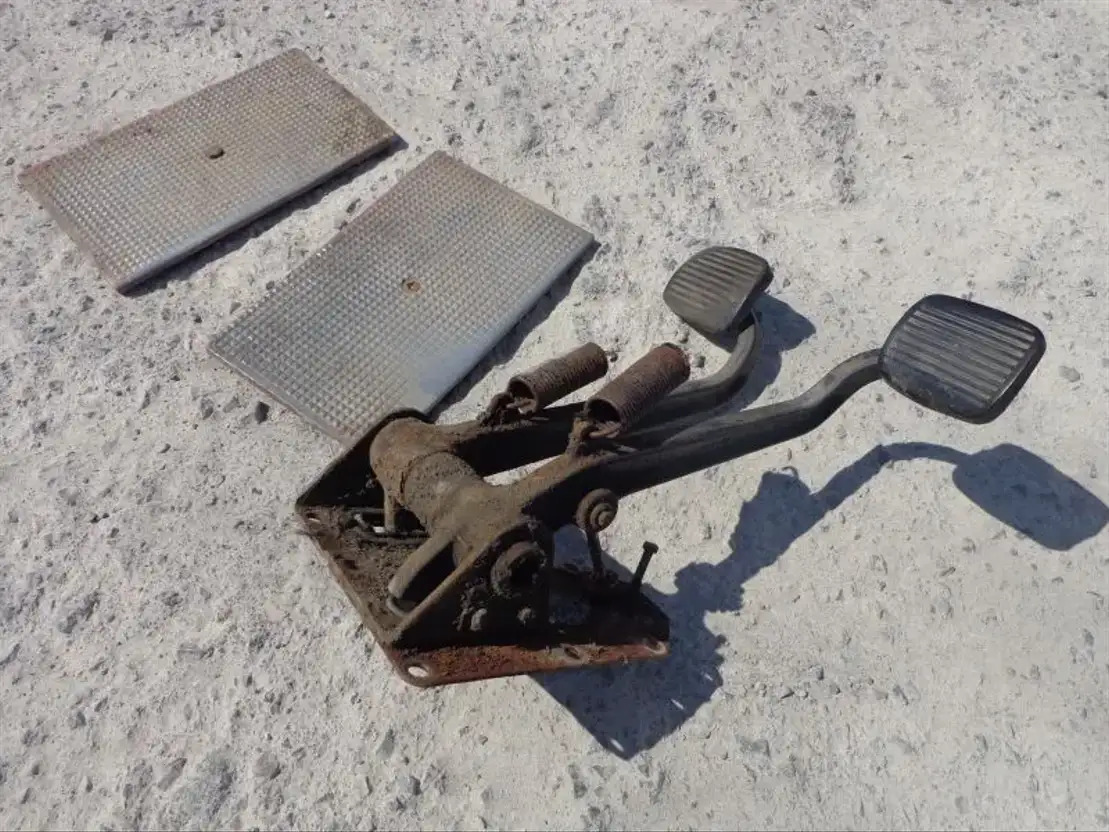 Scania Brake AND Clutch Pedal From Scania LB 0 AND LB1 Serie - Pedal for Lastebil: bilde 4 Scania Brake AND Clutch Pedal From Scania LB 0 AND LB1 Serie - Pedal for Lastebil: bilde 4