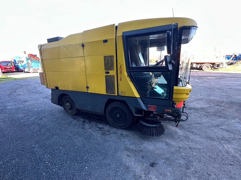 Ravo 530 VEEGMACHINE/SWEEPER!! - Feiebil: bilde 5 Ravo 530 VEEGMACHINE/SWEEPER!! - Feiebil: bilde 5