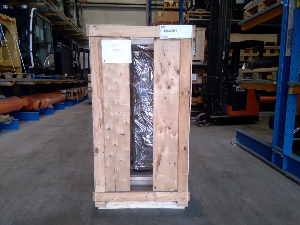 Case KRJ42051 - Hydraulisk tank for Bygg og anlegg: bilde 2 Case KRJ42051 - Hydraulisk tank for Bygg og anlegg: bilde 2