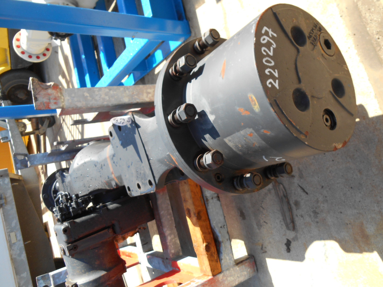 Hitachi 4457336 - Bakaksel for Bygg og anlegg: bilde 1 Hitachi 4457336 - Bakaksel for Bygg og anlegg: bilde 1