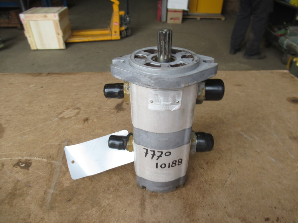 Hitachi 9218031 - - Servopumpe for Bygg og anlegg: bilde 1 Hitachi 9218031 - - Servopumpe for Bygg og anlegg: bilde 1
