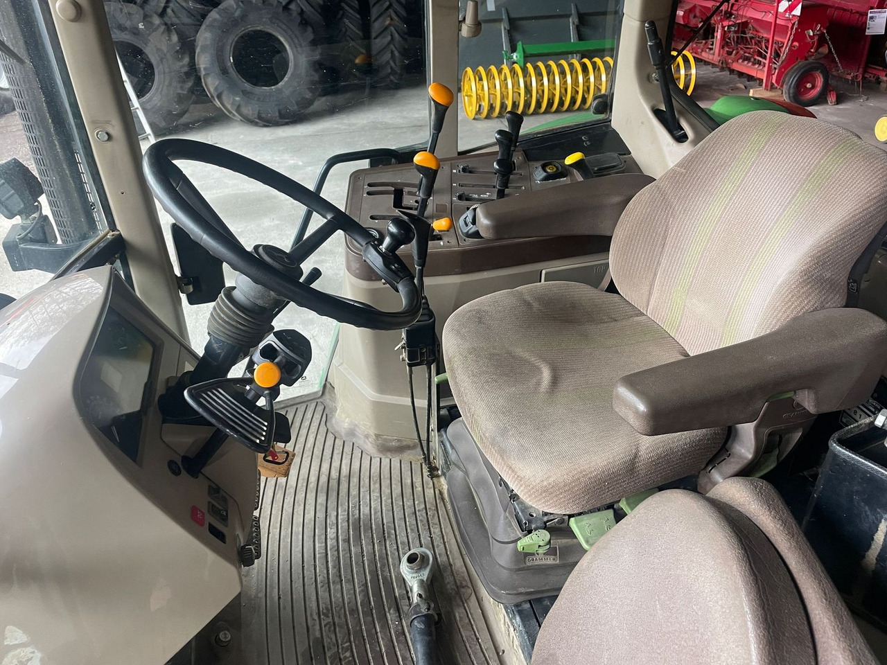 John Deere 6420 SE - Traktor: bilde 4 John Deere 6420 SE - Traktor: bilde 4