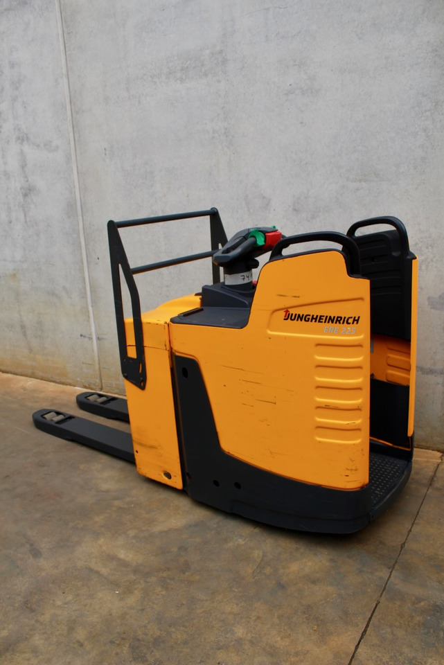 Jungheinrich ERE 225 - Lavtløftende truck: bilde 1 Jungheinrich ERE 225 - Lavtløftende truck: bilde 1