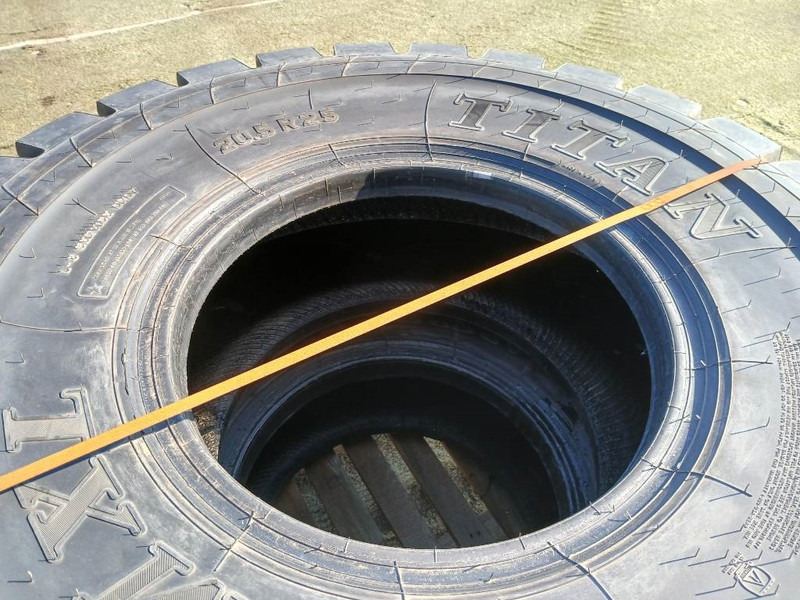 Titan 20.5R25, Nya däck - Dekk og felger for Bygg og anlegg: bilde 2 Titan 20.5R25, Nya däck - Dekk og felger for Bygg og anlegg: bilde 2