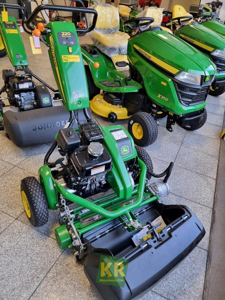 220 John Deere - Gressklipper: bilde 1 220 John Deere - Gressklipper: bilde 1