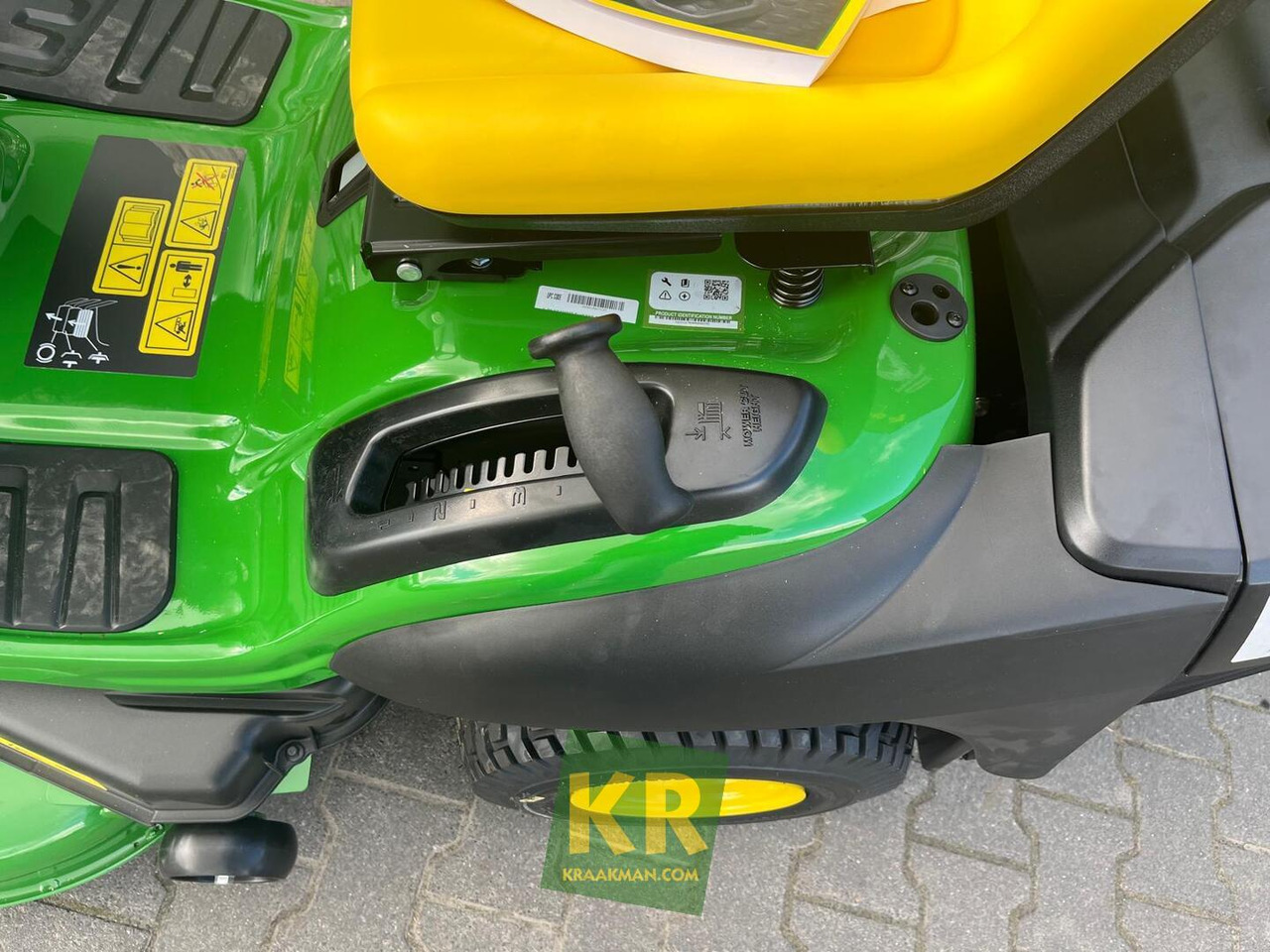John Deere X167R - Gressklipper: bilde 1 John Deere X167R - Gressklipper: bilde 1