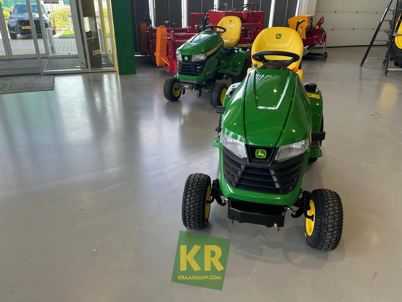 John Deere X380 - Gressklipper: bilde 2 John Deere X380 - Gressklipper: bilde 2